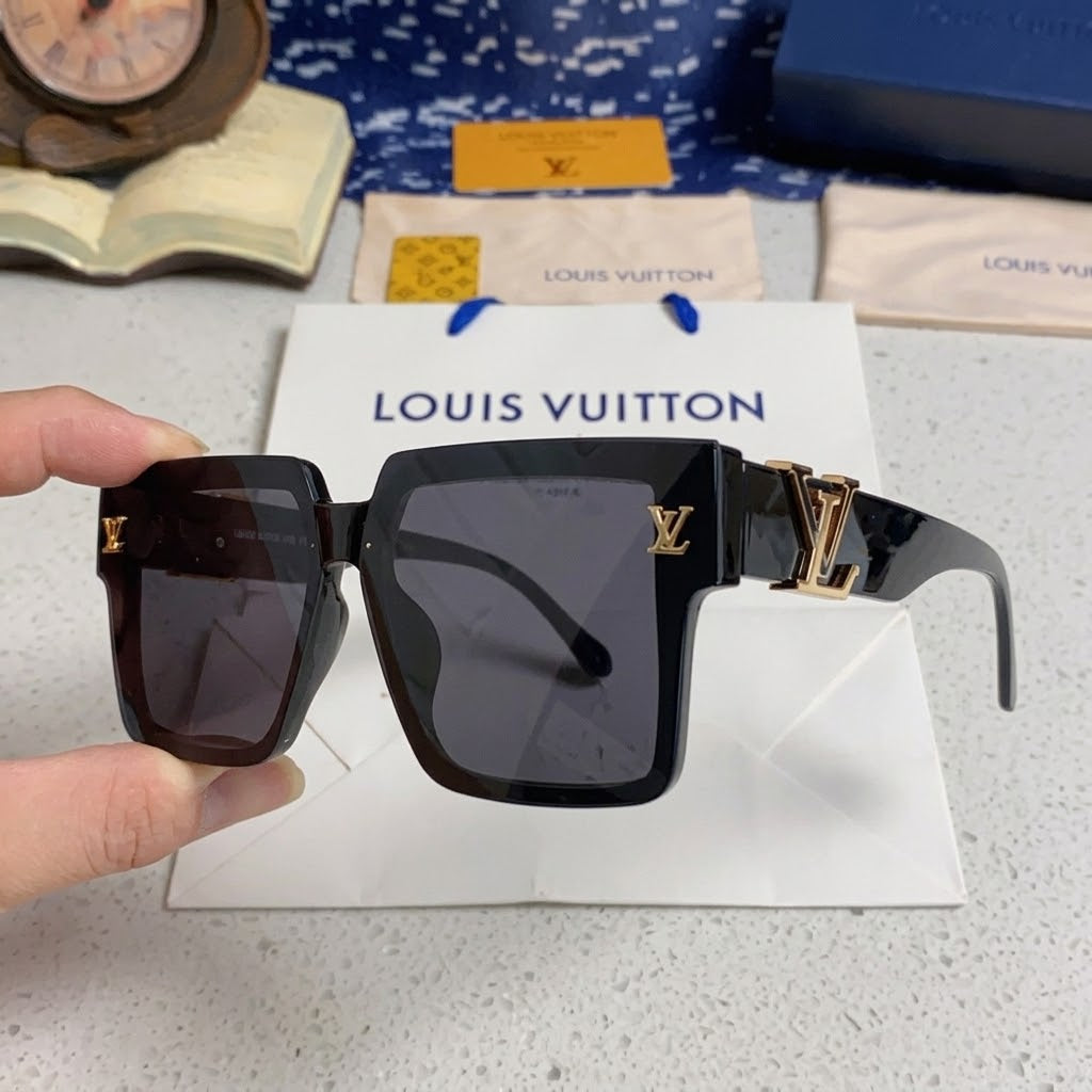 Chic Square Black Sunglasses