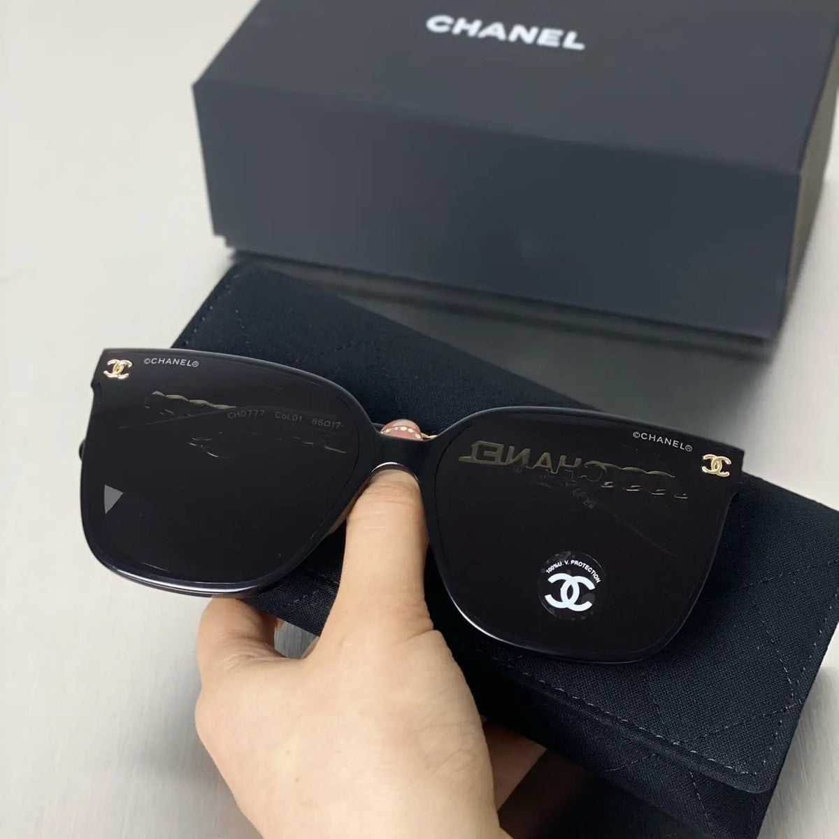 Oversized Black Gold Detai Sunglasses