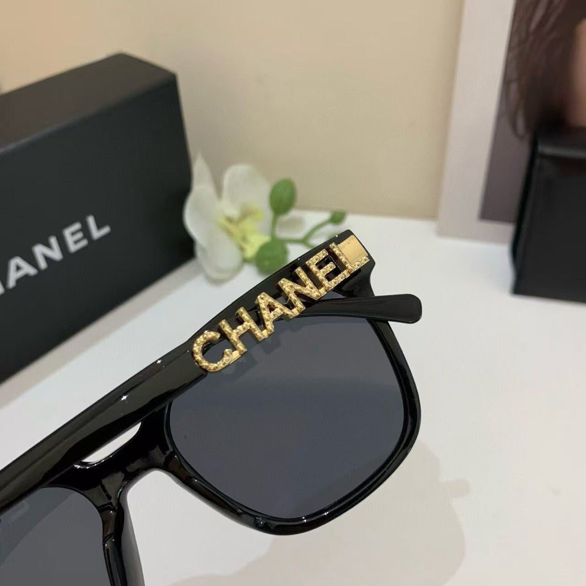 Fashion Black with Gold Detai Sunglasses