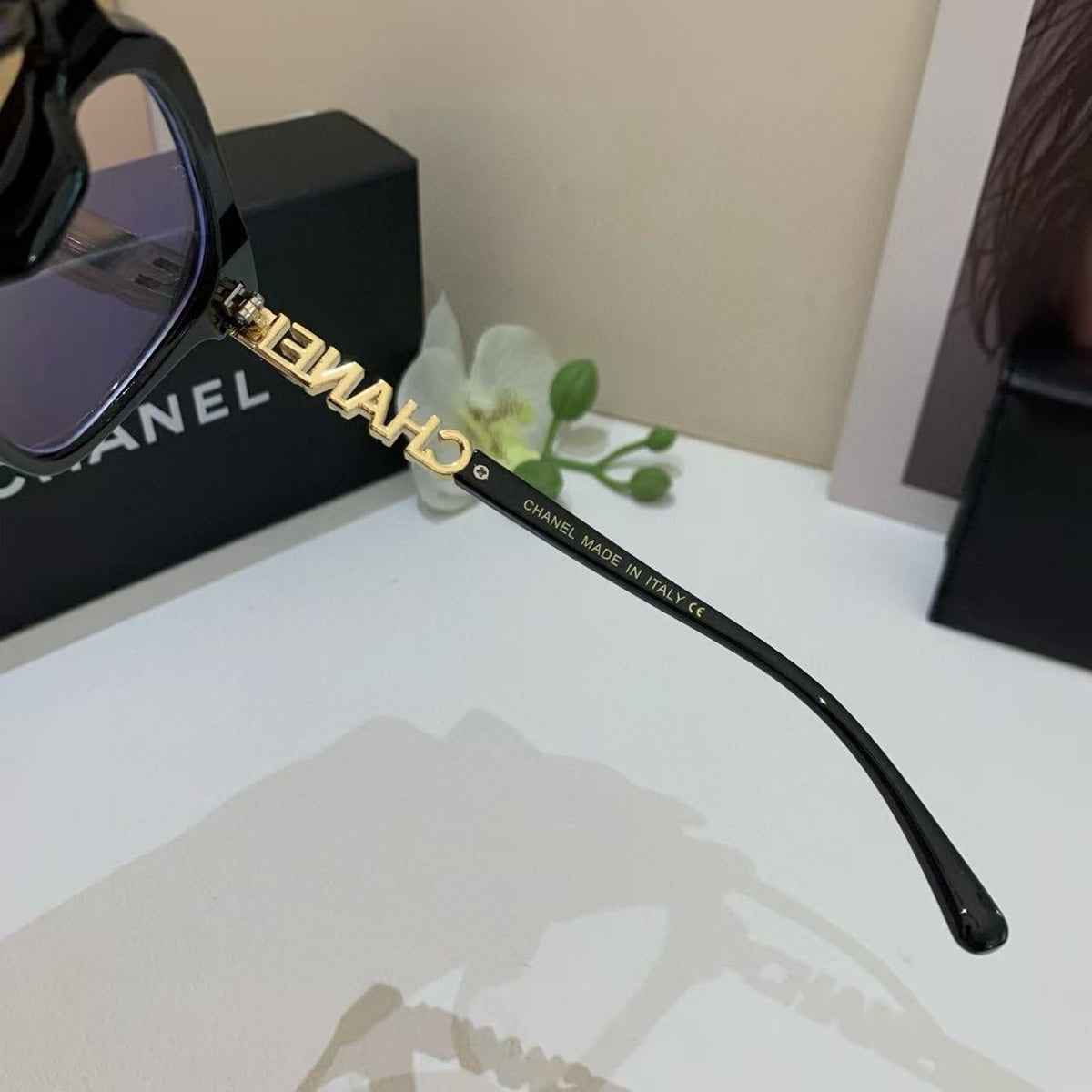 Fashion Black with Gold Detai Sunglasses