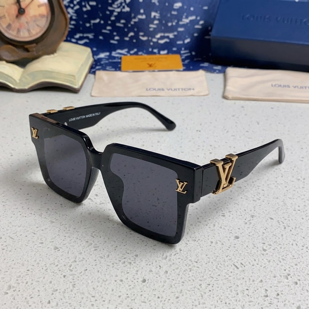 Chic Square Black Sunglasses