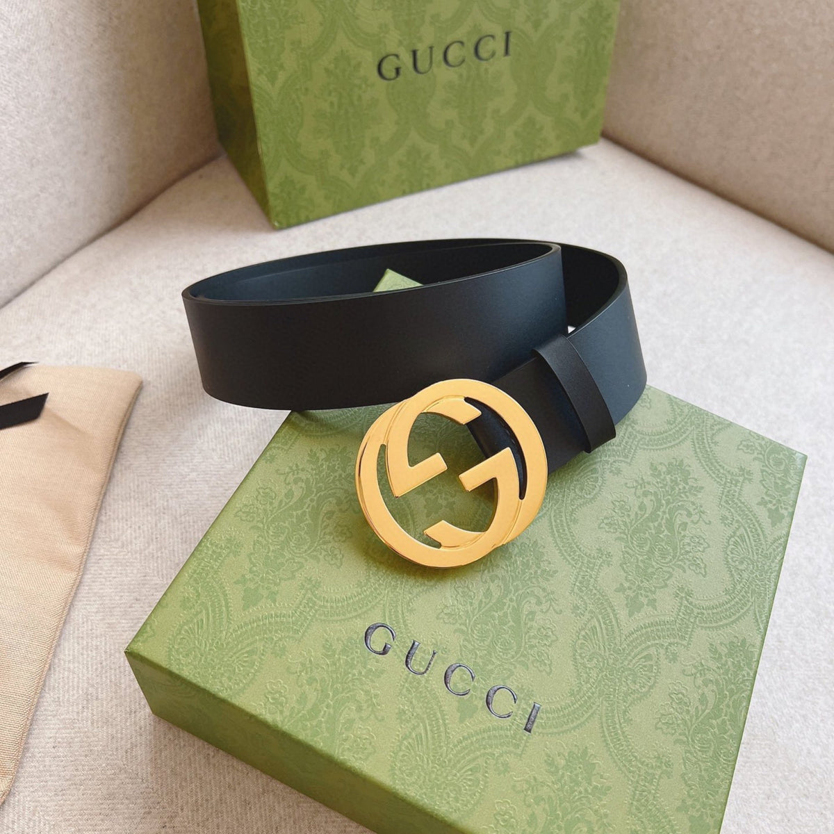 Elegant Black Buckle Belt