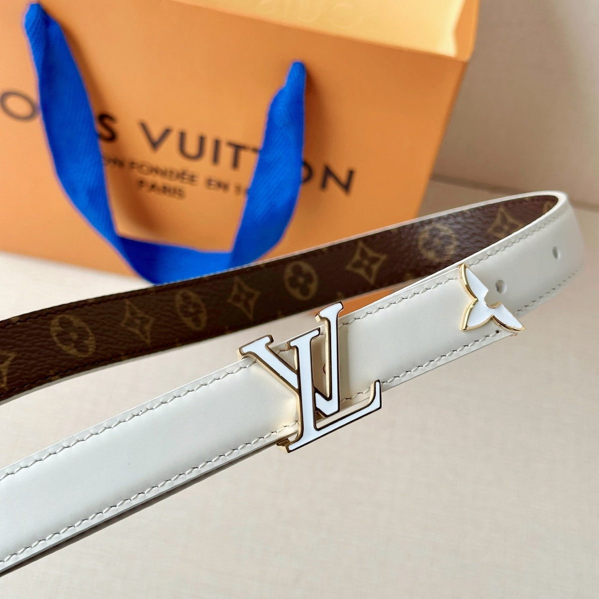 Elegant White Fashion Belt
