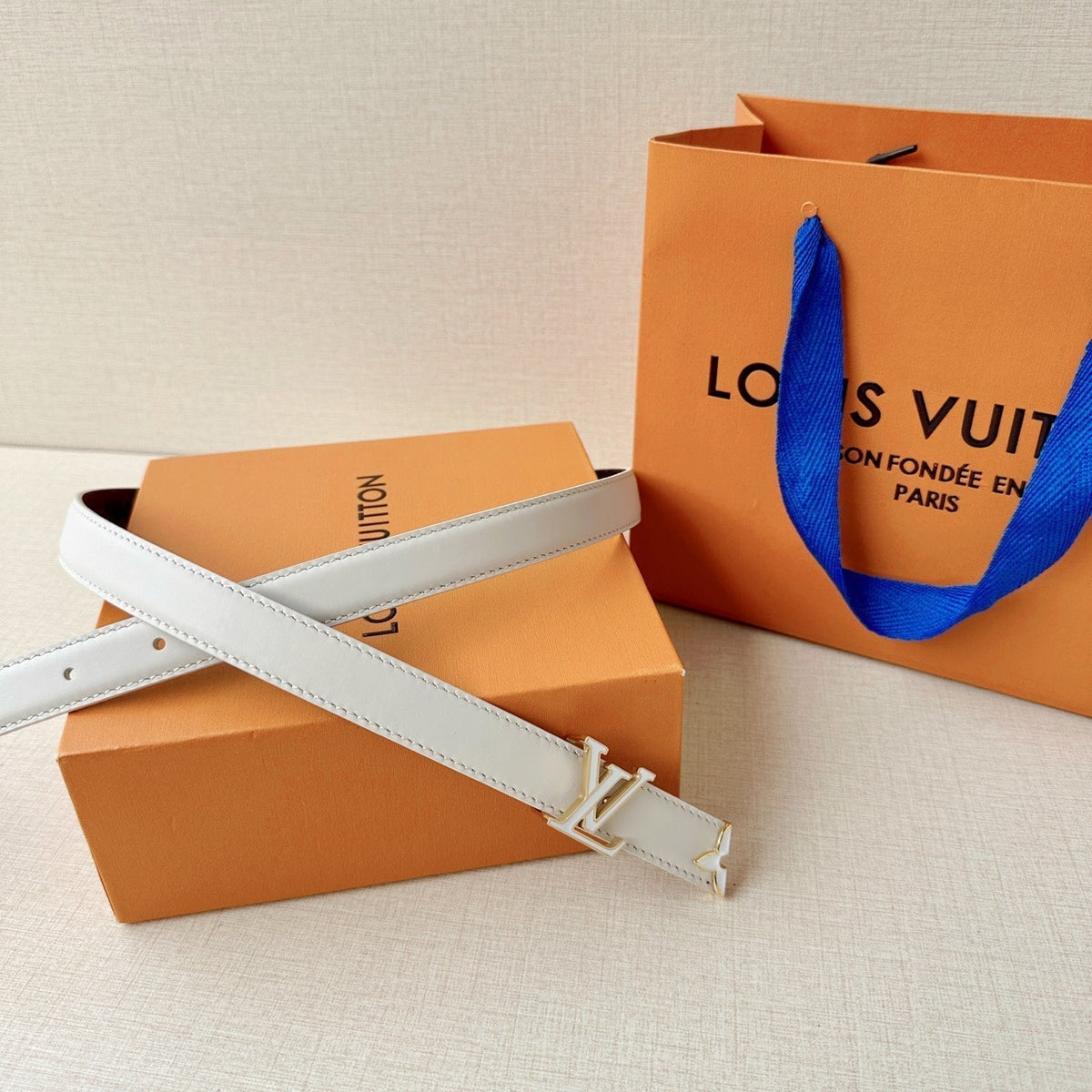 Elegant White Fashion Belt