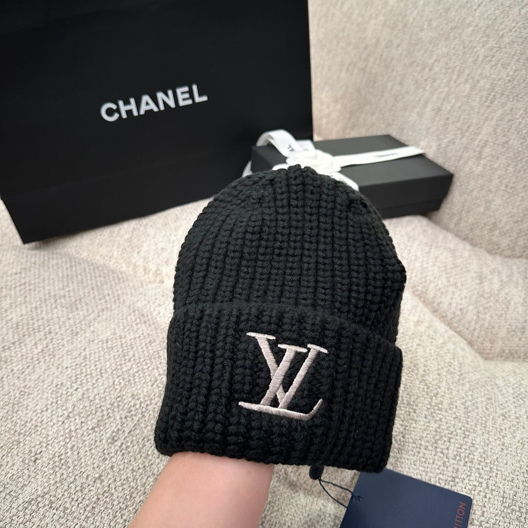 Black Ribbed Knit Beanie