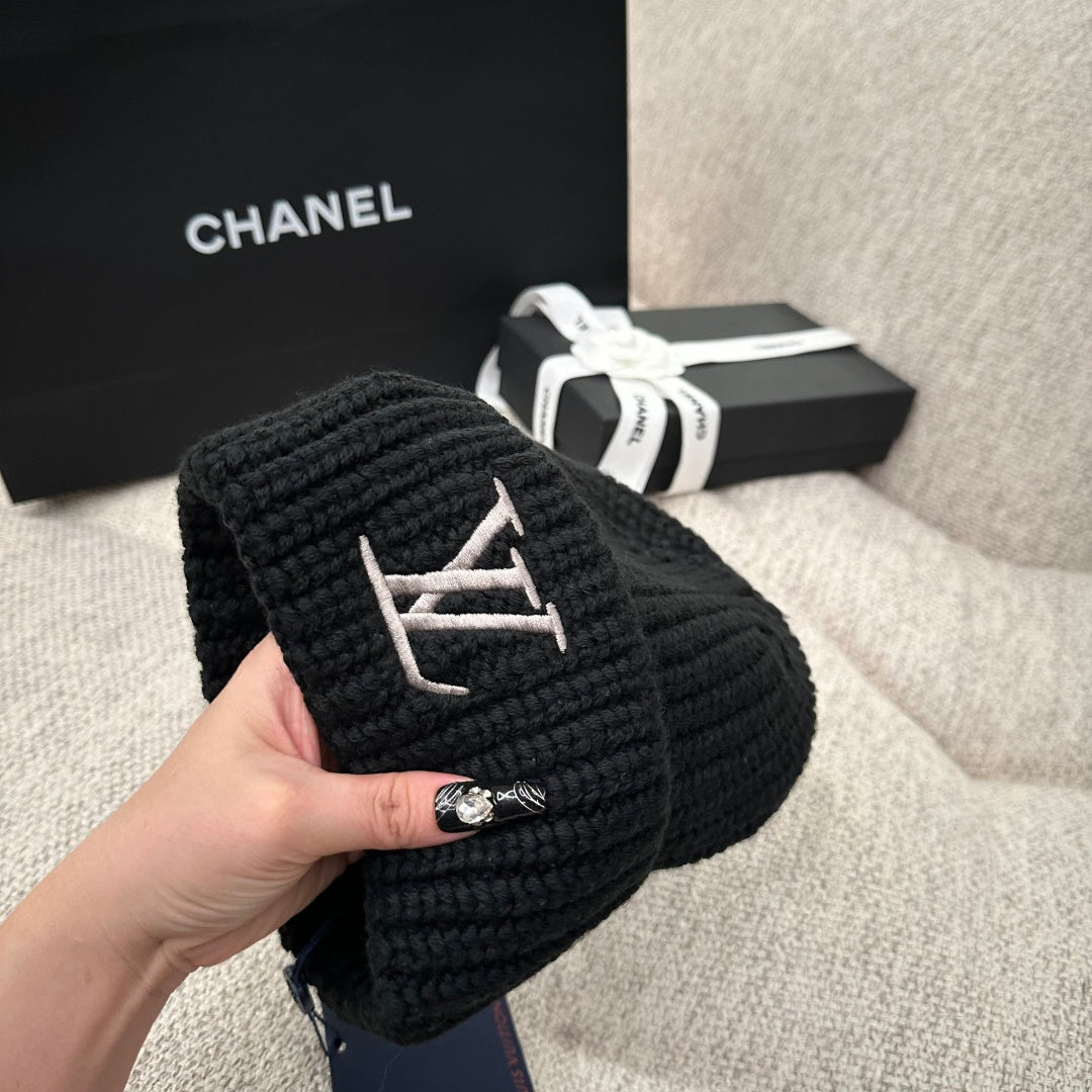 Black Ribbed Knit Beanie