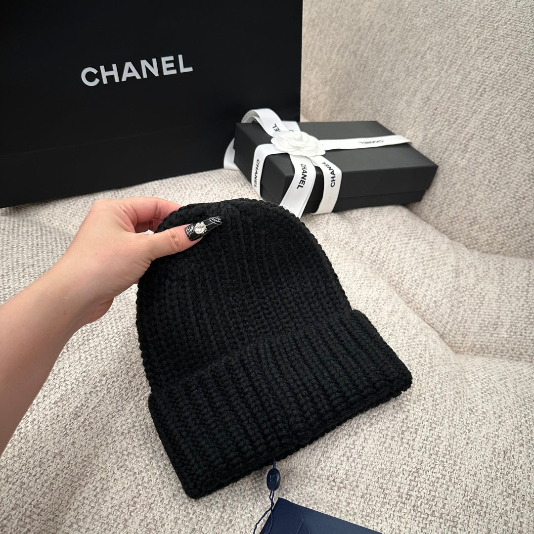 Black Ribbed Knit Beanie